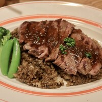 恵比寿ビストロ 猫も杓子も - ステーキオーバーライス