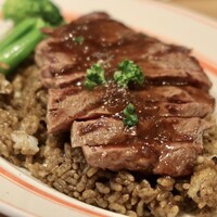 恵比寿ビストロ 猫も杓子も - ステーキオーバーライス