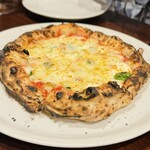 Pizzeria fabbrica 1090 - ピッツァチンクエフォルマッジ