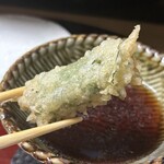 天ぷら はせ川 - シラスの大葉巻