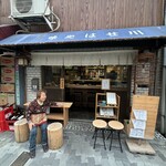 天ぷら はせ川 - お店の店頭におばあちゃんがいた