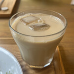 Umezono Kafe Ando Gyarari - 黒糖豆乳