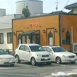 ナーランダ - 駐車場に車がいっぱい