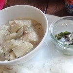 DUANG-DAAO - ランチメニュー「季節の野菜のグリーンカレー」のグリーンカレーと別添え唐辛子