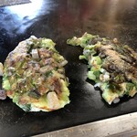Okonomiyaki Nasu - 半分醤油味　半分ソース味