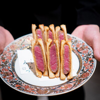 恵比寿 うしみつ - 厳選ヒレ肉のブリオッシュカツサンド