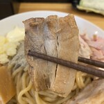 Niboshi Ramen Kawamura - バラの煮豚