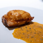 レストラン オオツ - 2024.5 常磐沖産毛蟹のパイ包み焼き スープ・ド・ポワソンと発酵キャベツのソース