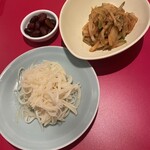 獅天鶏飯ハナレ - 前菜二種（じゃがいも炒めとメンマ）