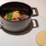 レストラン オオツ - 2024.5 内臓アヒージョ（皮の脂でアヒージョにした白レバー、ハツ、砂肝）熟成じゃがいものピュレ添え