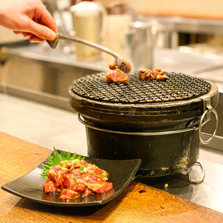 ジンギスカン鍋・網焼きの直火焼き２種類の焼き方でご提供！
