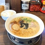 七代目哲麺 - 豚骨醤油味玉ラーメン（硬め）800円・小ライス100円