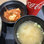 Maruhano Karubidon - 味噌汁とキムチ付き