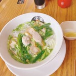 Banh Mi Ngon Ngon - 鶏のフォー