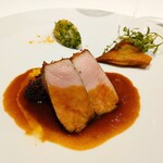 JINBO MINAMI AOYAMA - CARNE　加藤さんの豚ロース肉90分火入れ　ターメリック　生姜　白菜