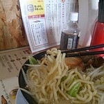 らーめんまるはち - 麺は極太