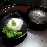 日本料理 太月 - 【椀】油目（あいなめ）葛打ち、板わらび、京花菜、木の芽