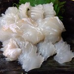 とん八 - ひらめ刺身 550円(税込)(2024年5月15日撮影)