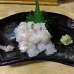 とん八 - ひらめ刺身 550円(税込)(2024年5月15日撮影)