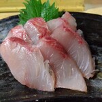 とん八 - かんぱち刺身 520円(税込)(2024年5月9日撮影)