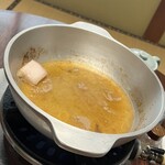 牛銀本店 - 汐ちりの牛肉を焼き上げた後。これからこのお汁で野菜を炒めます