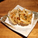 立ち飲み ひとよ - 海鮮かき揚げ。(白身魚が入ってます)