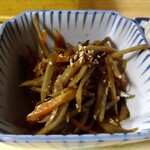 とん八 - きんぴらごぼう 400円(税込)(2024年4月24日撮影)