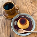 ヌイアパートメント - ドリップコーヒー、カスタードプリン
