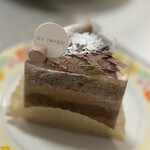 au revoir - チョコケーキはフワッとしたスポンジと滑らかなクリームとスライスチョコのバランス最高