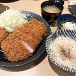 とんかつ神楽坂さくら - 銘柄豚 ハーブ三元豚　リブロースかつ定食230g