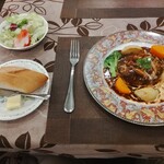 ヴァン・ロゼ - プティコース　ハンバーグ赤ワインソース、パン、サラダ