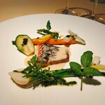 シェ松尾・松濤レストラン - 長崎県産　鰆のソテー　南仏アンショワイヤード　様々な春野菜のアクセント