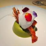 シェ松尾・松濤レストラン - グリーンアスパラガスのブランマンジェ　鹿児島県　才巻海老のミ・キュイ　バニラ香る泡