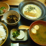 おんじき家ふうど - 日替り定食（揚げ豆富かにあんかけ、ひじきの煮物、ブロッコリーとベーコンの和え物、味噌汁、沢庵、野沢菜、ご飯）