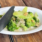 247410097 - ブロッコリーのアンチョビマリネ　松の実が良いアクセント！！