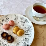 Cote Rotie - 食後のお茶菓子と紅茶
