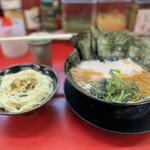 tonkotsushouyura-menoudouya - ラーメン、のり、半ライス