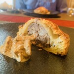 西欧料理 サヴァカ - 【前菜3種】
      ⑥ 鴨のパテアンクルート、茸のフリカッセ