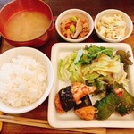 パルファン - 本日のごはん　小鉢は切り干し大根とマカロニサラダ