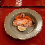 Akasaka Eigetsu - Hokkaido Hairy Crab – The white part on top of the sea urchin is the roe.