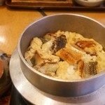 Kamameshi Suishin - 待つこと30分、おいしそうな穴子の釜飯が炊き上がりました。