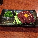 牛角 - 桜ユッケ、830円
