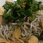 サケとスミビとロシュタン - 釜揚げ新子のペペロンチーノ