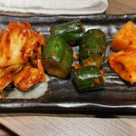 榮華亭 - キムチ盛り合わせ