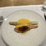 シャントレル - 6.ボルドー産ホワイトアスパラガス、サクラマス。