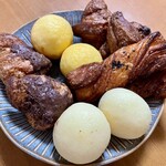 もりもと - 料理写真:量り売りパン。幾度となく買っています。朝食にもおやつにもちょうどいいサイズ。ラインナップもまめに変わります。