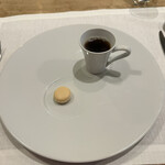 シャントレル - 2.キノコのスープ、フォアグラのマカロン。