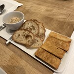 シャントレル - 1.クロックムッシュ、サーモンのリエット。
      