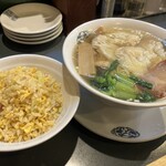 247438964 - エビワンタン麺 半チャーハン