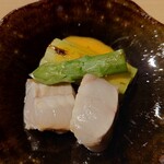 温石 - 焼津で獲れた虎河豚とアスパラガス